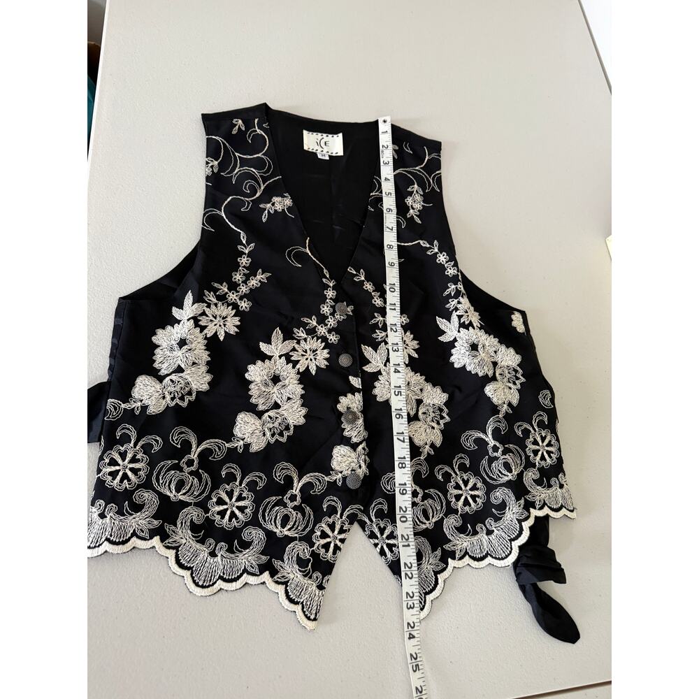 Women's Vintage Black White Satin Embroidered Button-front vest Medium Holiday - Picture 6 of 6